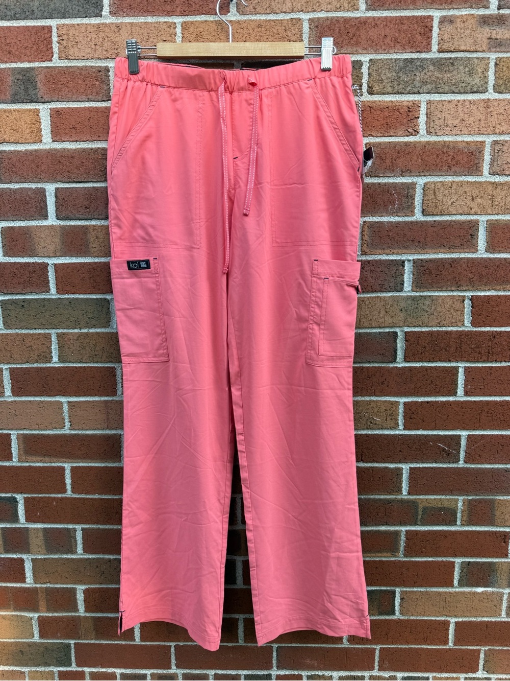 Koi Basics Holly Coral Cargo Scrub Pants Small Regular New With Tags
